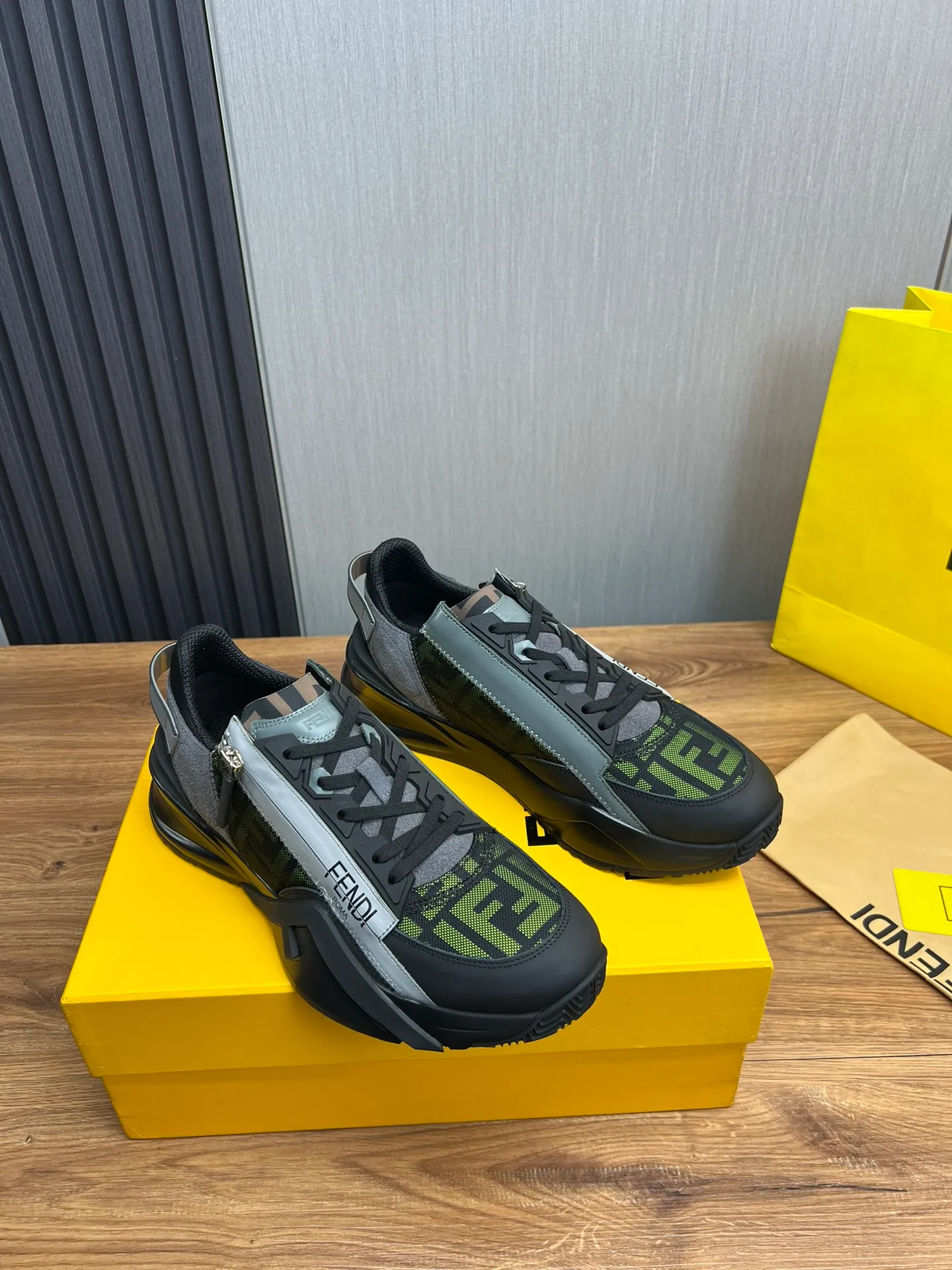 Men's men's shoes💰520💰 Fendi [Fendi] hot style is on the market🔥Fashionable casual men's shoes🔱Made of original brand fly knit fabric. Original cowhide + breathable mesh lining + sheepskin feet. Perfect shape and top quality, you deserve it🔜Original rubber outsole, ultra-light, non-slip and wear-resistant👣 Standard size 38-44